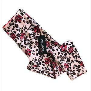 New WILDFOX SPORT Coral Wild Leopard Leggings Pink Black Sz M